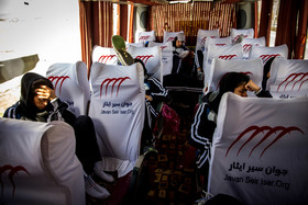 بازیکنان تیم ملوان در اتوبوس در مسیر برگشت و ناراحتی از شکست.